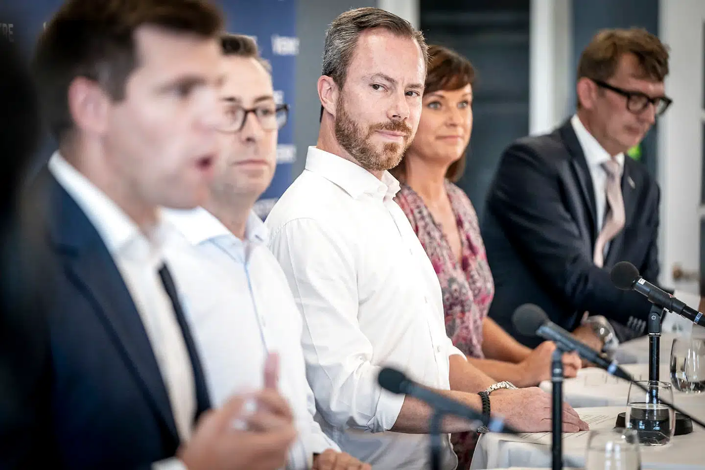 Venstres beskæftigelsesordfører, Hans Andersen, afviser den skarpe kritik, som eksperter har blevet rettet mod partiets reform af beskæftigelsesindsatsen. Reformen vil ifølge eksperterne ikke medføre en milliardbesparelse, som Venstre regner med, og planen er et »fatamorgana« bygget på »gætværk«. Men den kritik holder ikke, lyder det fra Venstre.