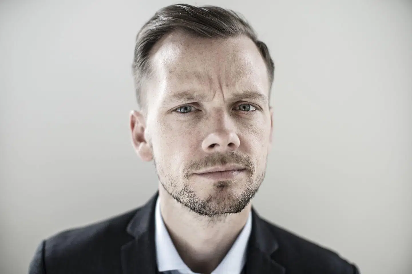 »Hvor finanskrisen i første omgang var en international likviditetskrise, var Danmark blandt et mindre antal lande, der også oplevede store tab på udlån og sammenbrud i finansielle virksomheder,« skriver Peter Hummelgaard.