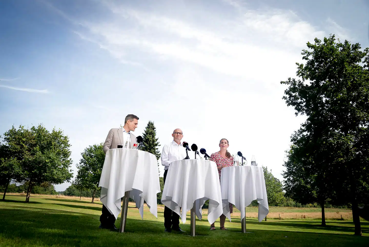 Topskattelettelser, en forhøjelse af beskæftigelsesfradraget og en sænkelse af elafgiften var blandt overskrifterne i udspillet, som blev fremlagt på De Konservatives sommergruppemøde på Egelund Slot ved Fredensborg.