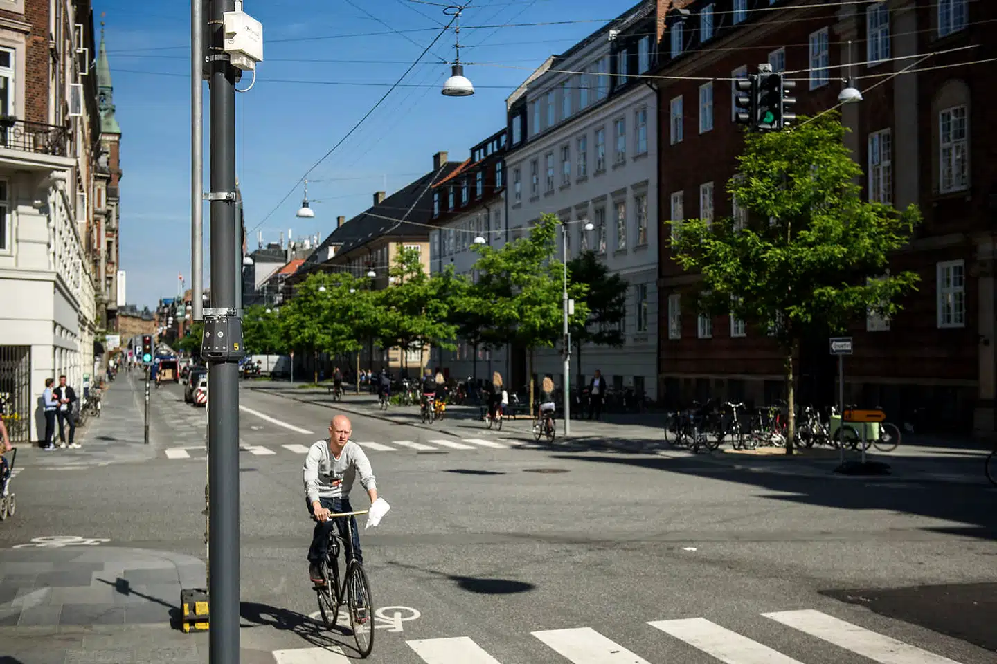 »Det vil tilføre relativt få ekstra parkeringspladser, til gengæld vil det ødelægge den fredeliggjorte cykelgade Vester Voldgade,« skriver Lars Christiansen om det parkeringsanlæg på Dantes Plads, som De Konservative på Københavns Rådhus holder fast i.
