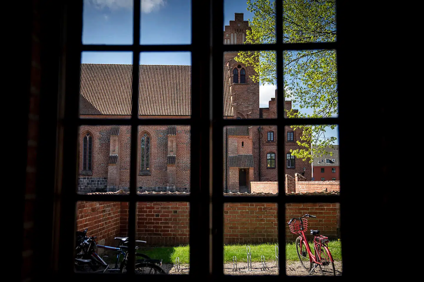 I en ny rapport om Herlufsholm konkluderes blandt andet, at »en del elever ikke oplever hverken undervisningen eller fritiden på skolen som trygge kontekster at være og lære i«.