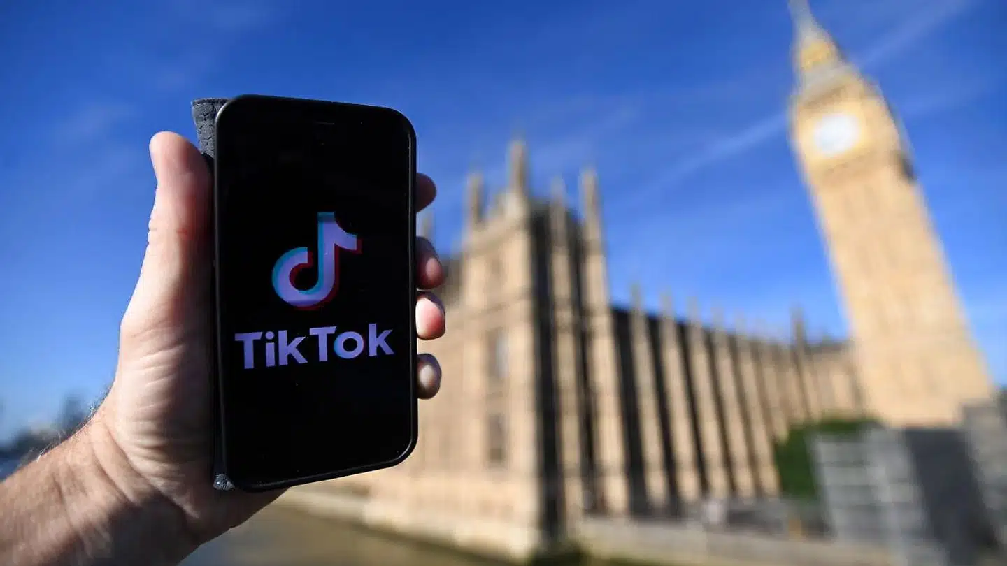 Unge briter bruger mere tid dagligt på det sociale medie TikTok end på at se tv, viser ny undersøgelse.