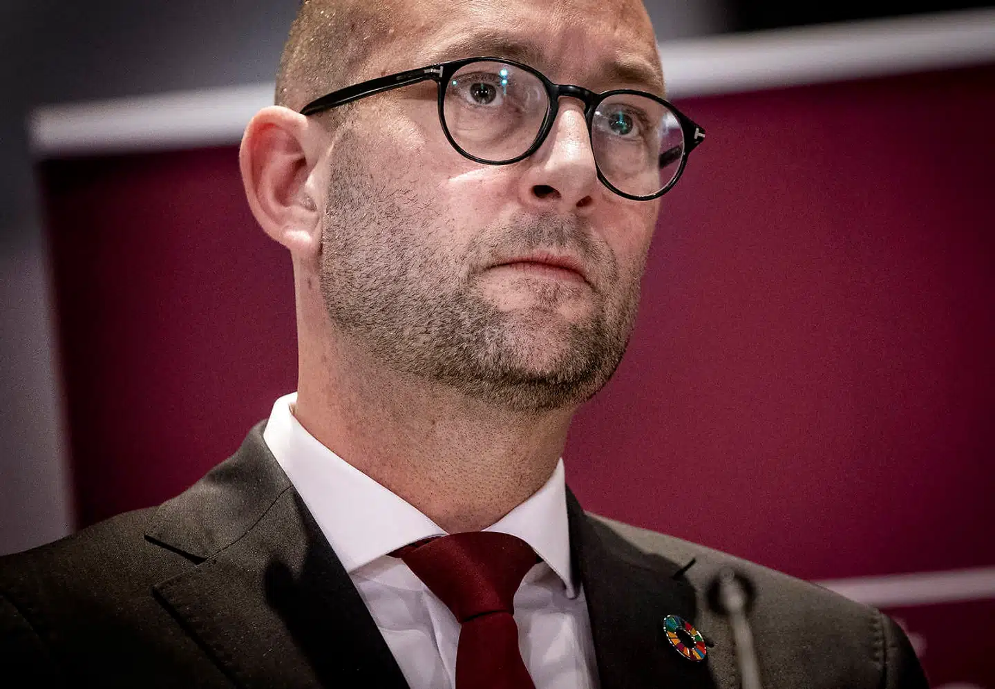 25. august skal ministeren i samråd om sit bilagsrod.