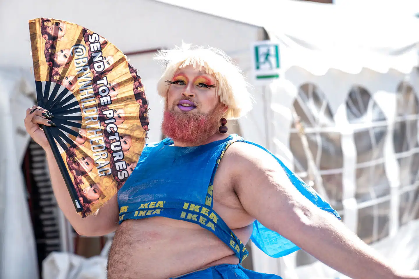 Copenhagen Prideweek er skudt i gang mandag den 17. august 2020. På Regnbuepladsen og Rådhuspladsen foregår der forskellige event og talks hele ugen. Fra alle telte vil kamerafolk og en OB-vogn sikre at det er muligt at sidde hjemme og 'deltage'. På grund af covid-19 er Årets pride er også anderledes ved at der ikke er større arrangementer og selve paraden og prideshowet forgår digitalt lørdag.. (Foto: Emil Helms/Ritzau Scanpix)