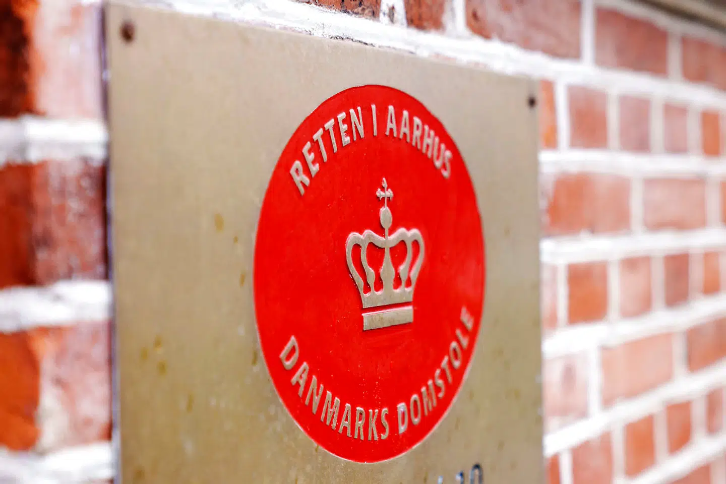 Af sigtelsen fremgår det, at manden kørte bilen med 50 kilometer i timen.