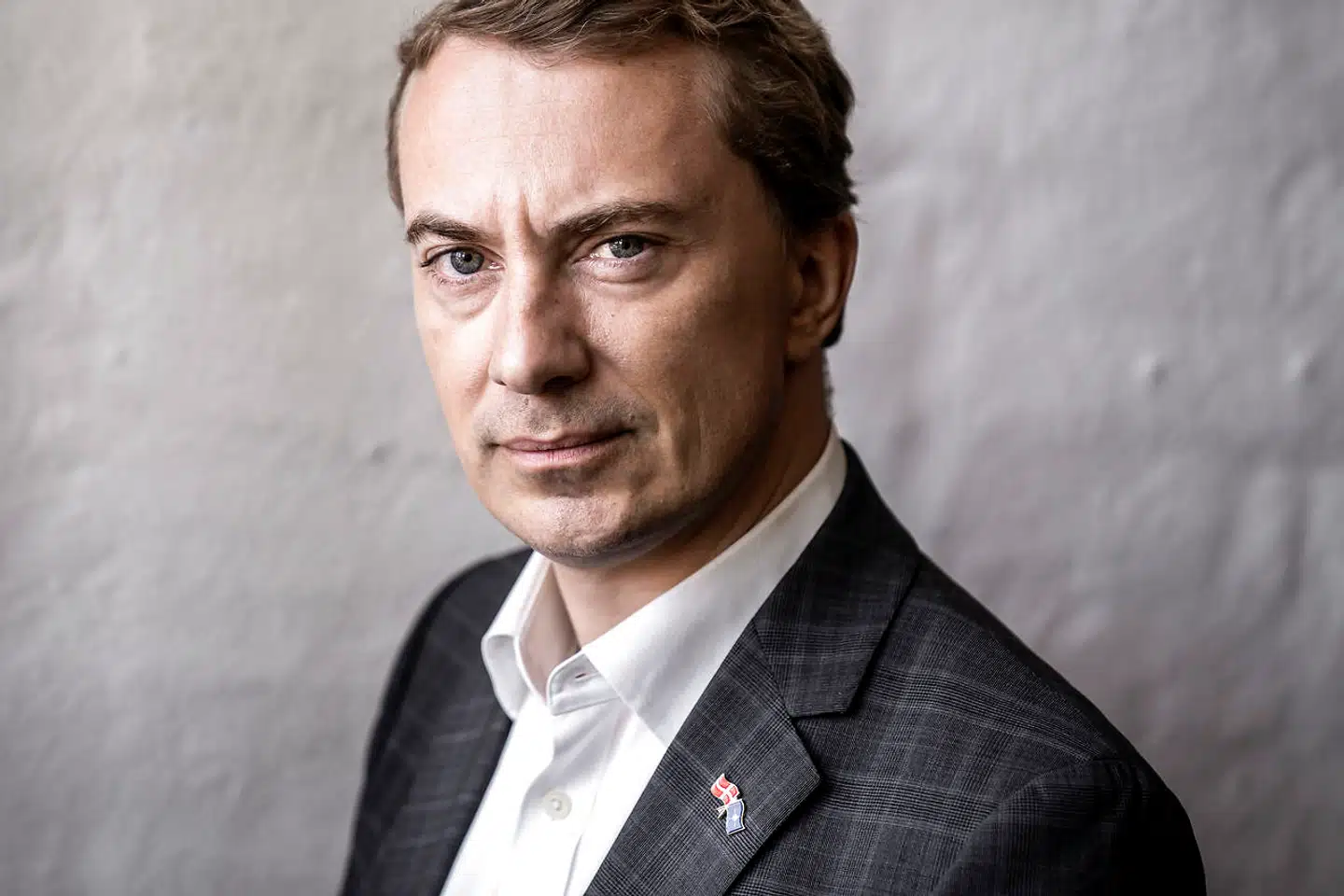 »Jeg gruer derfor ved tanken om, at en slap midterregering skal tage vare på Danmark, når millioner af migranter igen sætter kurs mod Europa,« skriver Morten Messerschmidt.