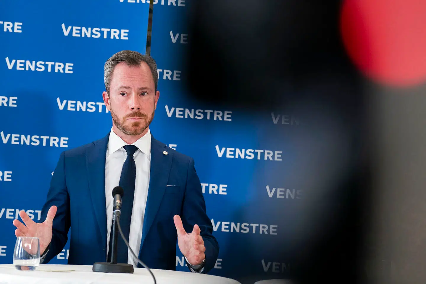 Venstres formand Jakob Ellemann-Jensen præsenterer partiets nye boligudspil, hvor førstegangskøbere skal kunne få et skattefradrag gennem en opsparing på Christiansborg mandag den 8. august 2022. (Foto: Martin Sylvest/Ritzau Scanpix 2022)