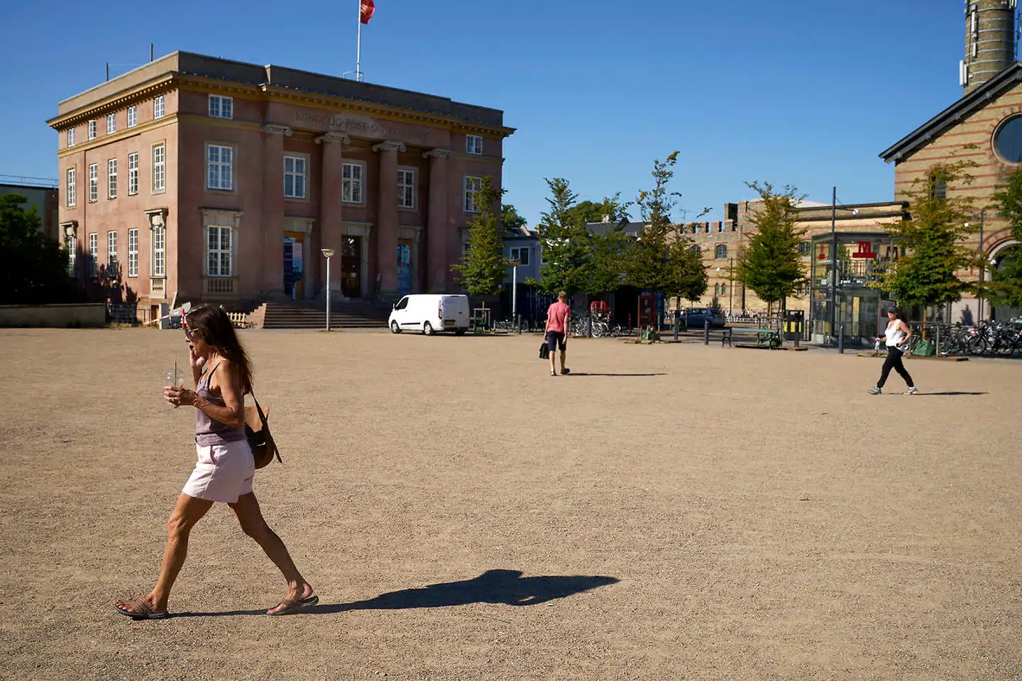 Pladsen ved museet Enigma, metrostationen og Fælledparken kan måske gå hen og få et navn – for første gang.