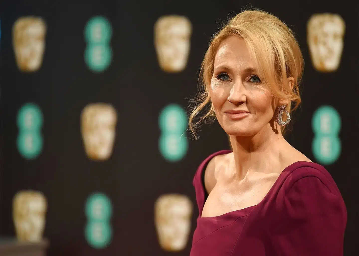 »Jeg er vild med, at Harry Potter-genforeningen forsøger at give os alle en forglemmelsesbesværgelse mod J.K. Rowling,« skriver en Twitter-bruger om forfatterens larmende udeblivelse fra Harry Potter-filmenes 20-års jubilæum. Foto: Justin Tallis / AFP