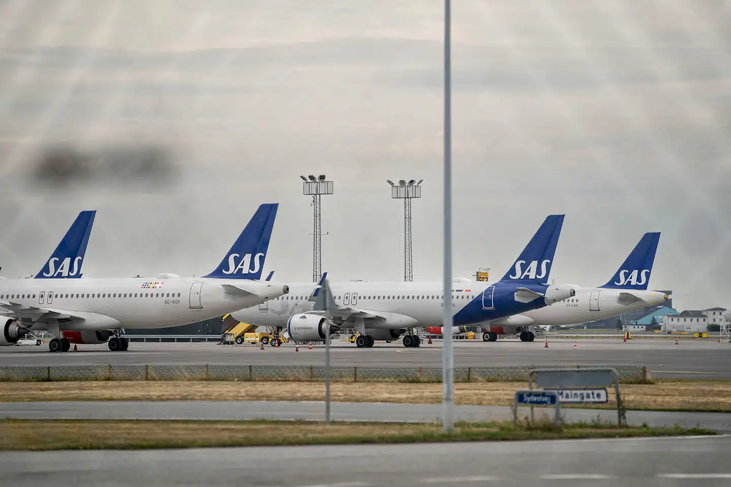 Det er lykkes SAS at låne 700 millioner dollar – svarende til fem milliarder kroner – af det amerikanske investeringsselskab Apollo Global Management. Med lånet følger dog nogle tunge vilkår for det danske luftfartsselskab.