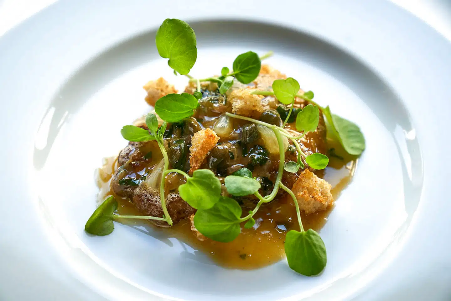 Cervelle – kalvehjerne med kapers og citron – på Brasserie Prins.