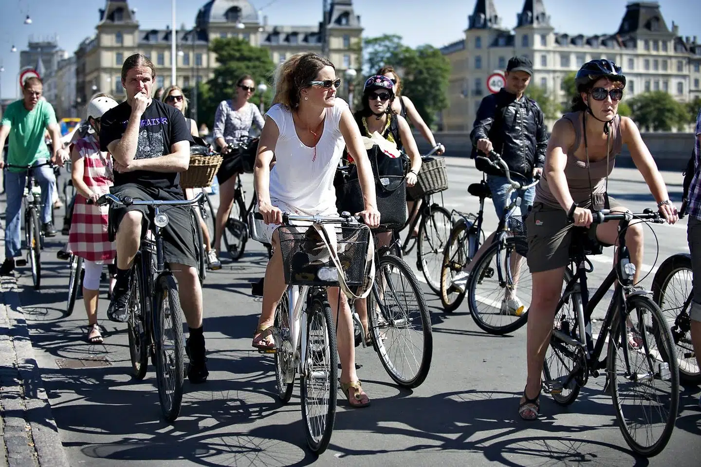 Længe har der været debat om bilfri byrum i København. Nu foreslår en socialdemokratisk politiker at gøre Nørrebrogade – fra Jagtvej til Dronning Louises Bro fri for biler med undtagelse af busser.