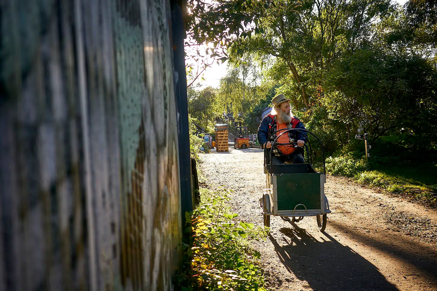Staten bad Christiania sige ja eller nej til et stort tilbud, der skal bane vej for almene boliger på området. Christianitterne har skudt bolden tilbage på statens halvdel.