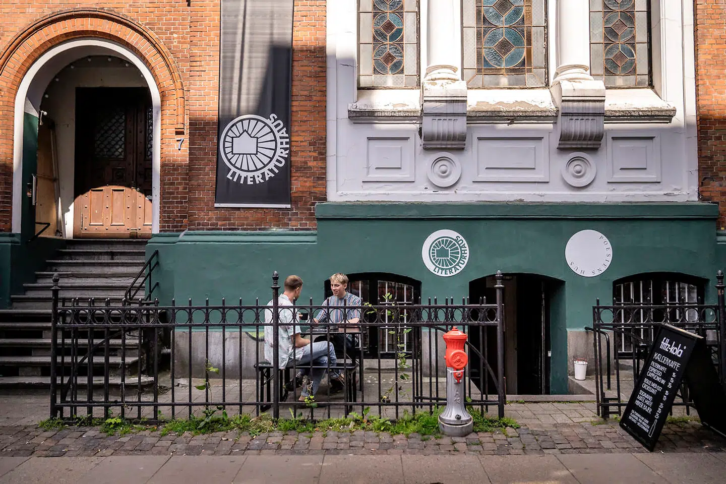 LiteraturHaus sprudler af kultur og drives desuden i tæt samarbejde med foreningerne Poesiens Hus, Dramatikkens Hus, Teater Ord/Blindt og Ordskælv.