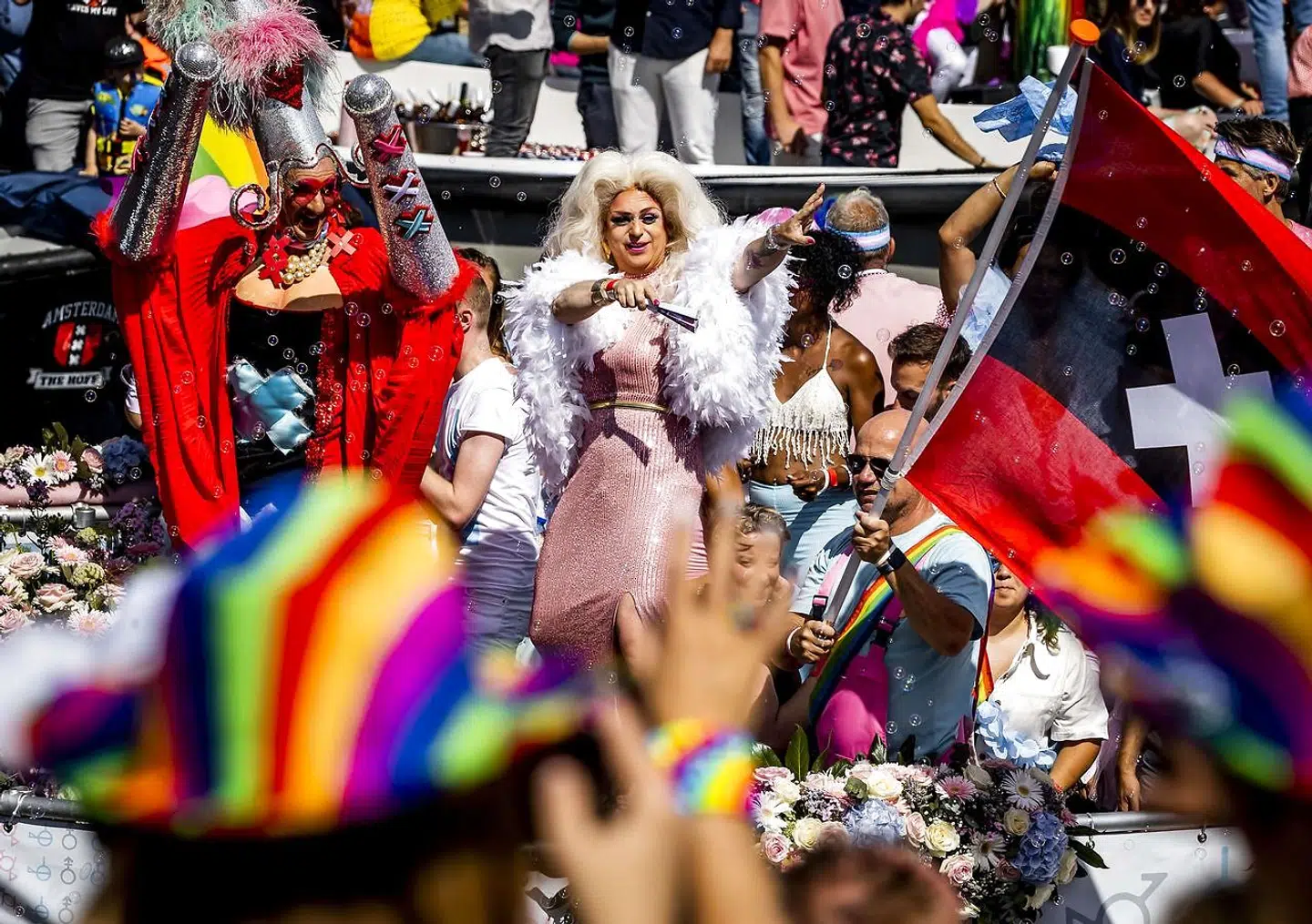 Foreningen Normstormerne arbejder for at nedbryde fordomme om kønsidentiteter, som er et af tidens store emner. Billedet er fra Canal Parade, som fandt sted i Amsterdam i sidste uge.