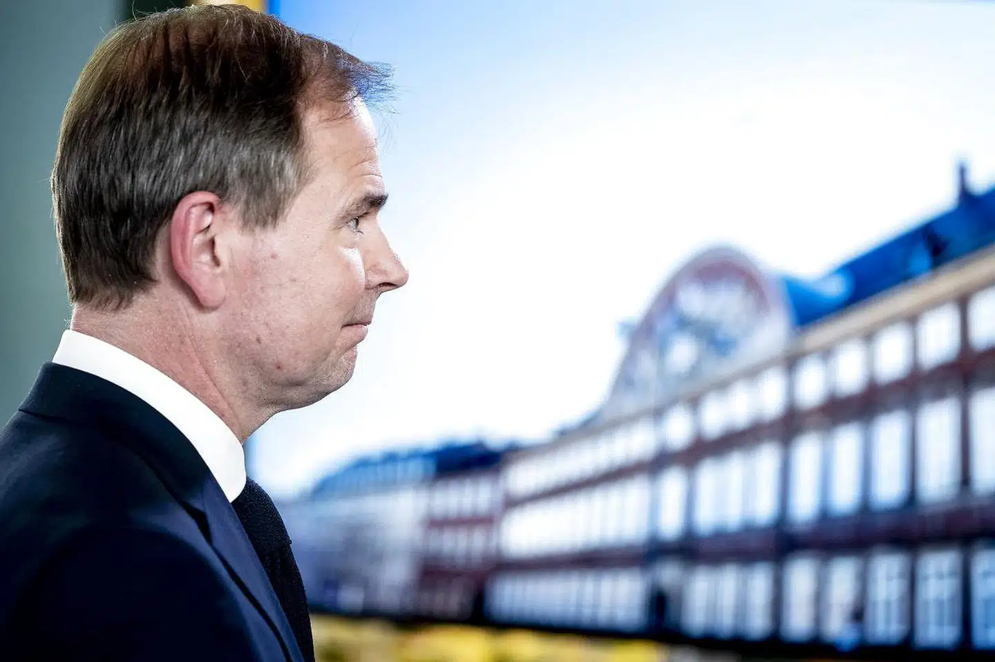 »20.000 færre offentligt ansatte behøver ikke at medføre mange afskedigelser. Meget af tilpasningen kan nås via naturlig afgang,« skriver Mads Lundby Hansen.