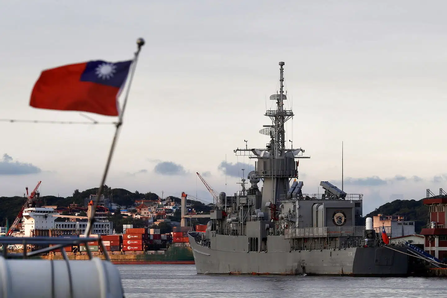 Taiwan har mobiliseret militæret. Her ses fregatten Ning Yang (FFG-938), som lå ud for havnebyen Keelung på Taiwan.