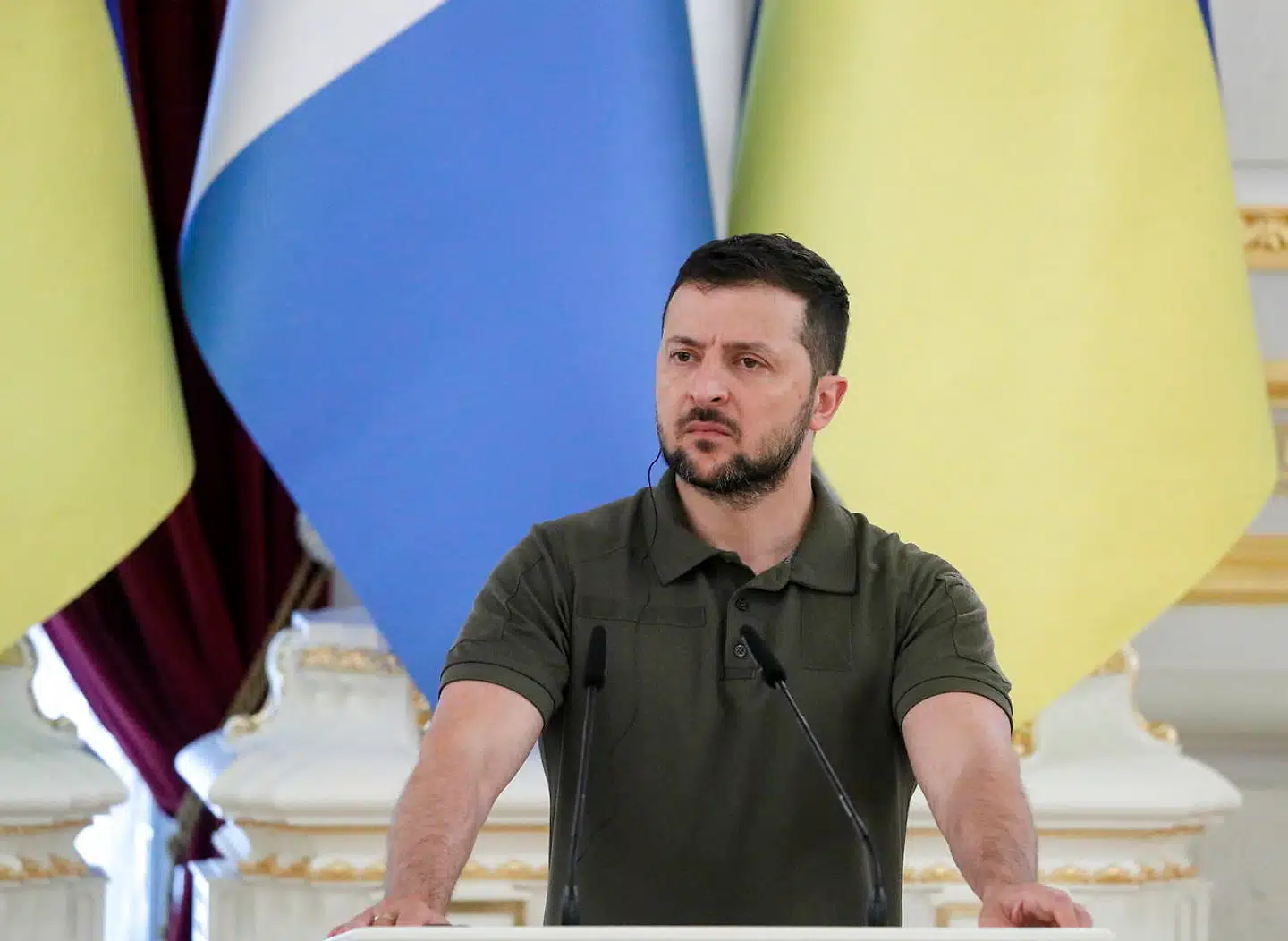 Ukraines præsident, Volodymyr Zelenskyj, er langtfra tilfreds. I en videotale til ukrainerne understreger præsidenten, hvordan Amnesty Internationals kritik af landets krigsførelse ikke har nogen gang på jord.