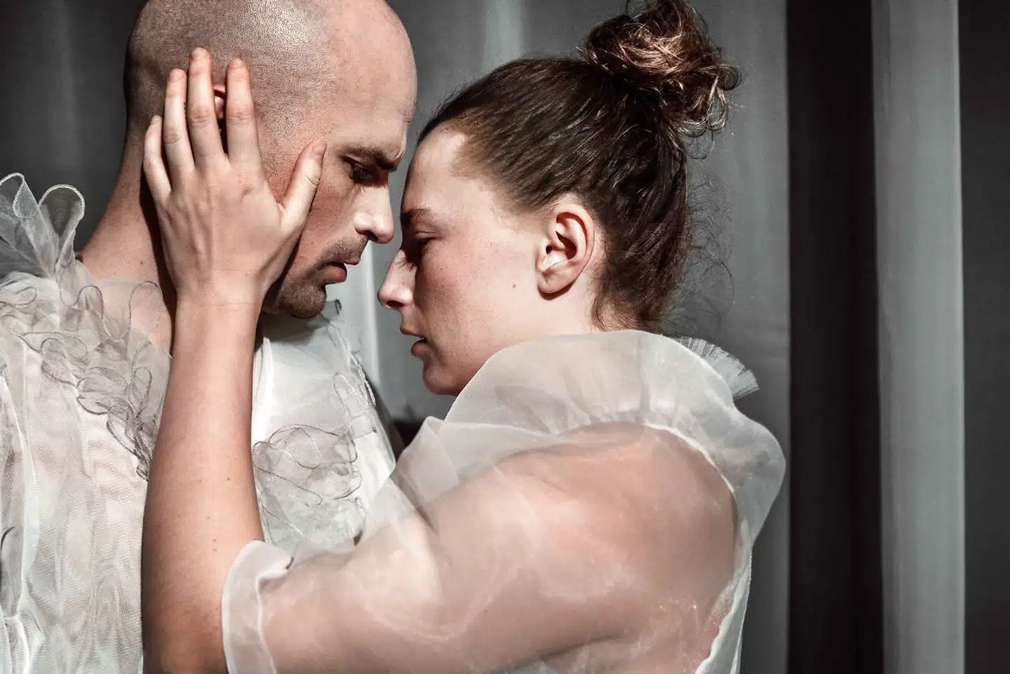 Betty Nansen Teatrets Jane Austen-dramatisering »Stolthed og fordom« med blandt andre Ferdinand Falsen Hiis og Mathilde Fock var en af sæsonens bedste forestillinger.