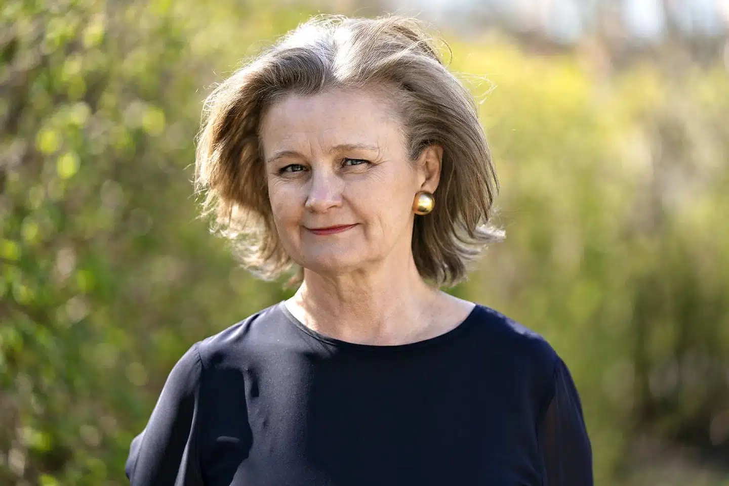 »De fleste kan klare at have et fuldtidsjob, og hvis man så ved siden af gerne vil bidrage med politisk arbejde, er det kun godt. Men det kan da ikke passe, at politisk arbejde går forud for et lønnet job, som så får skylden for, at man er en indlæggelse nær,« skriver Anna von Lowzow.