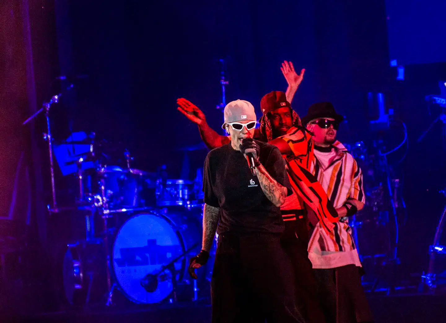 Den 28-årige popsanger stod på scenen fra kl. 23.30 til kl. 01.10, før koncerten sluttede og publikummet kunne gå tilbage til deres telte.