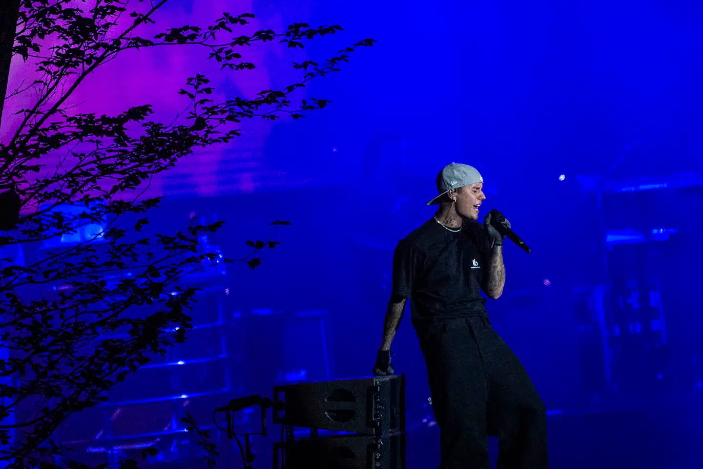 Justin Bieber spillede for første gang siden sin ansigtslammelse i søndags til en festival i Lucca, Italien.