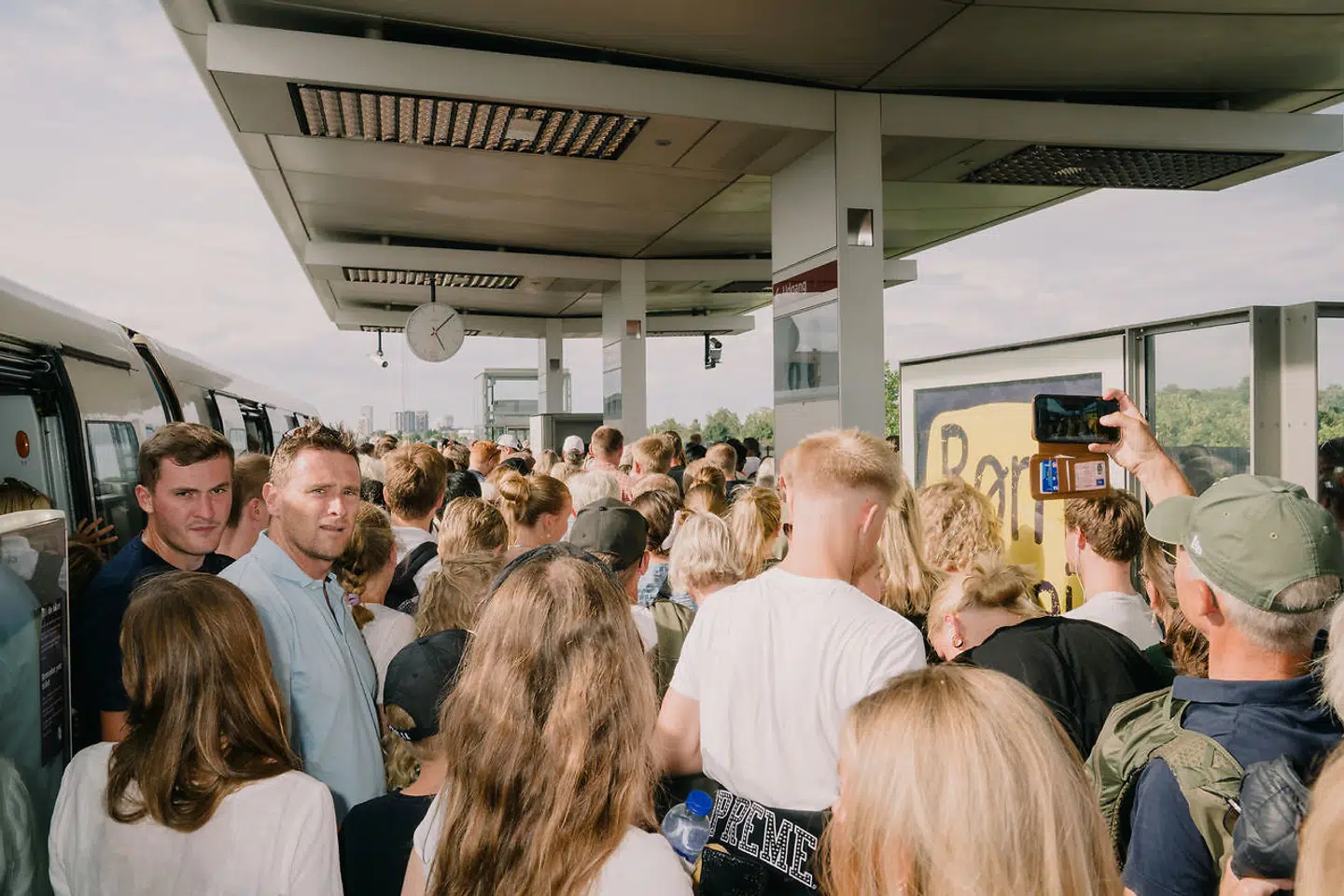 Mange mennesker tog metroen, da Ed Sheeran spillede sin første af fire koncerter i Øresundsparken.
