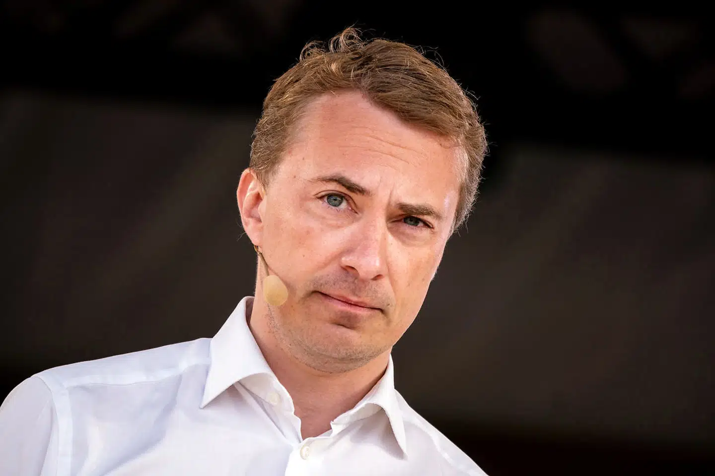 »Vi er nemlig enige med Rasmus Jarlovs tanker om nordisk arbejdskraft fremfor afrikansk. Desto mere underligt er det jo så, at Jarlov rent faktisk har disse sunde overvejelser, men alligevel åbner det danske arbejdsmarked for Afrika,« skriver Morten Messerschmidt.