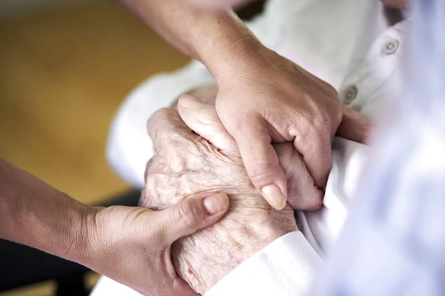 »Der må ikke herske nogen tvivl hos patienter om, hvorvidt de får livsafkortende eller lindrende behandling i den sidste tid. De to roller må ikke kunne forveksles hos en læge,« skriver fire læger i denne kronik