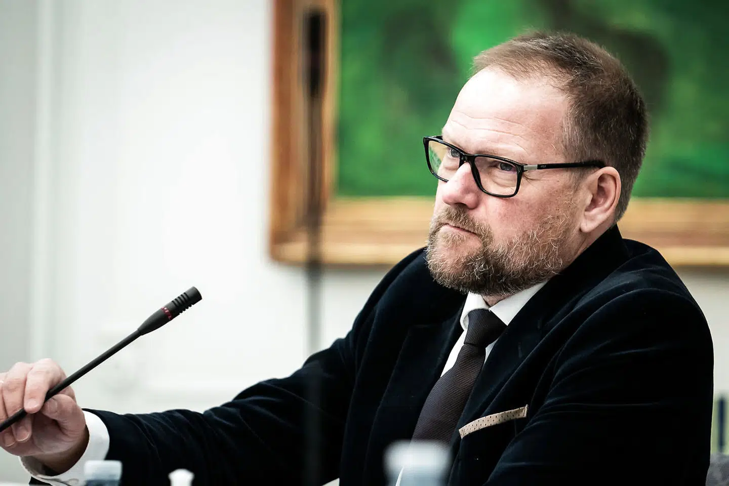 Noget tyder på, at Dansk Folkeparti har ladet sig inspirere af Inger Støjberg og Danmarksdemokraternes afstand til »de fine saloner i København« – i hvert fald virtuelt. René Christensen, politisk næstformand i DF, understreger dog, at Danmark og danskerne ifølge ham ikke bliver rigere af, at det går dårligere i hovedstaden.