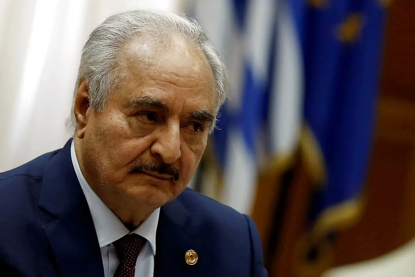 General Khalifa Haftar, der støttes af Rusland i borgerkrigen om Libyen, kontrollerer den østlige del af det nordafrikanske land. Det er herfra, at hovedparten af migranter, som lige nu ankommer til Italien, stikker til søs.