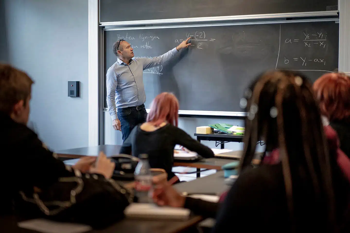 Ny Gallup-måling viser, at en stor del af danskerne forholder sig ganske kritisk til et af gymnasieaftalens bærende elementer – indkomstfordelingen. Ser man på rød bloks vælgere, så er det fire ud af ti, der synes, at det er en »dårlig idé«.