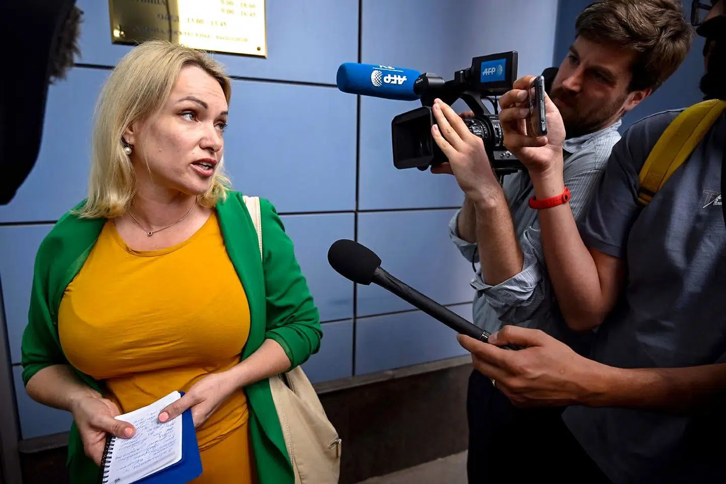 Arkivfoto: Den tidligere journalist på russisk stats-tv Marina Ovsjannikova er blevet dømt for at miskreditere Ruslands hær i opslag på sociale medier, skriver Reuters.
