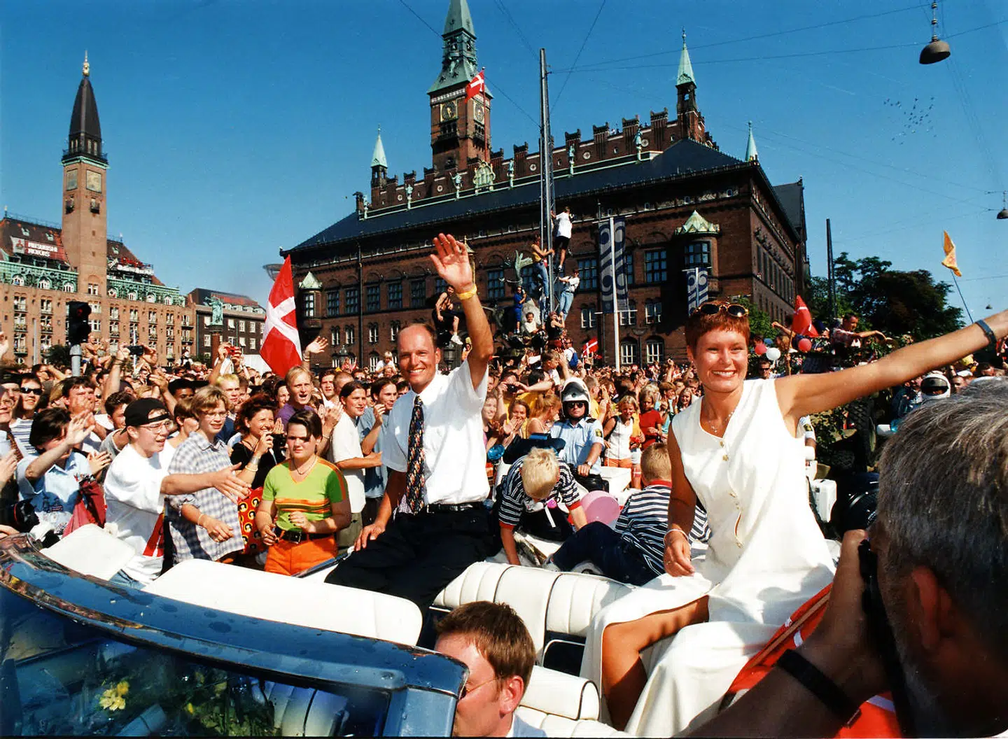 Tour de France 1996 blev vundet af Bjarne Riis. I åben vogn blev han transporteret fra Kastrup til Tivoli sammen med hustruen Mette og deres to drenge, hvorefter han blev modtaget på Rådhuspladsen i København. Bjarne Riis erkendte dog senere på en pressemøde, at han havde taget doping fra 1993 til 1998 – nærmere betegnet epo, kortison og væksthormoner.