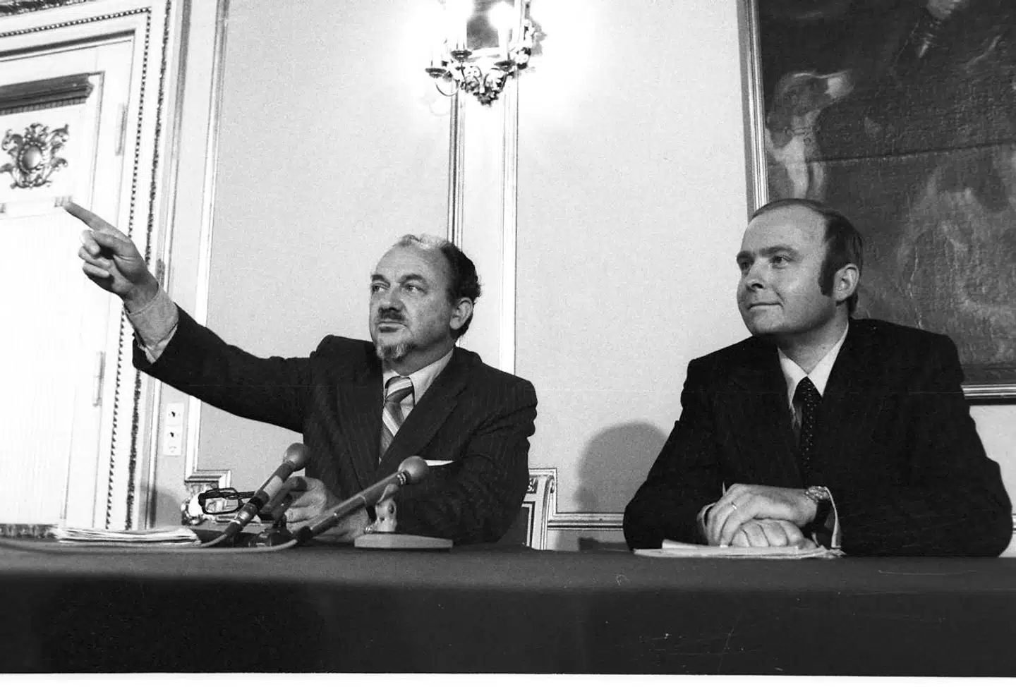 Danmark har en gang tidligere haft en SV-regering, nemlig for 44 år siden i 1978, da den daværende socialdemokratiske statsminister, Anker Jørgensen, slog pjalterne sammen med Venstres formand, Henning Christophersen.