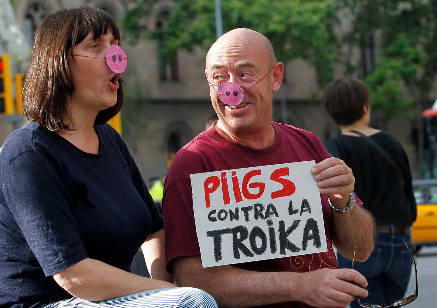 Under gældskrisen i begyndelsen af 2010erne blev en række især sydeuropæiske lande – kendt under det ydmygende tilnavn PIIGS – sat under administration og på især tysk foranledning påtvunget voldsomme nedskæringer af en såkaldt trojka.