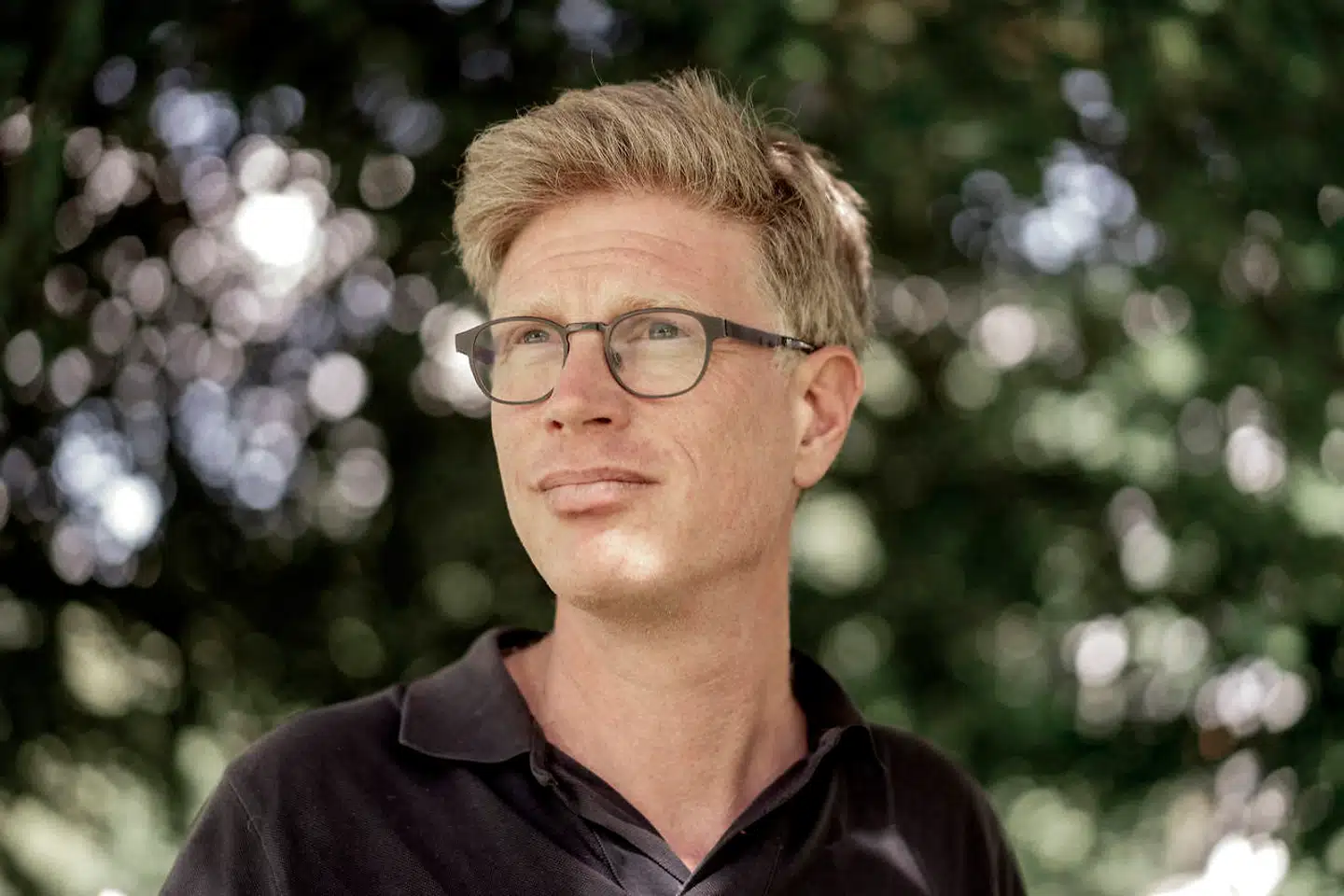 Det er et udtryk for »opportunisme og hykleri«, når de borgerlige vil have statsminister Mette Frederiksen for en rigsret, mener Weekendavisens chefredaktør, Martin Krasnik. Han forklarer nu, hvor de blå partier er galt på den.