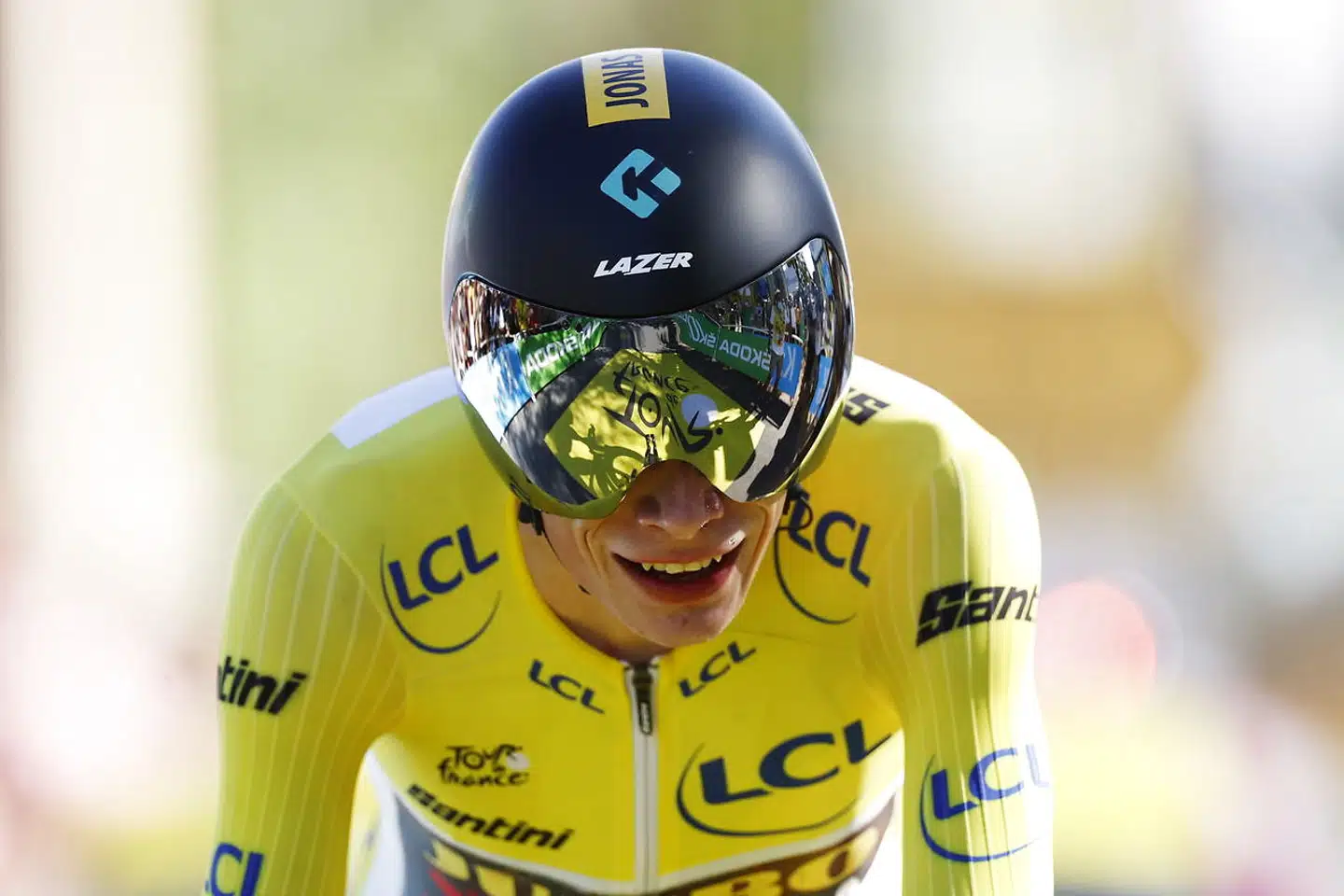 Jonas Vingegaard tog etapens andenplads og forsvarede sin gule trøje på Tourens andensidste etape.