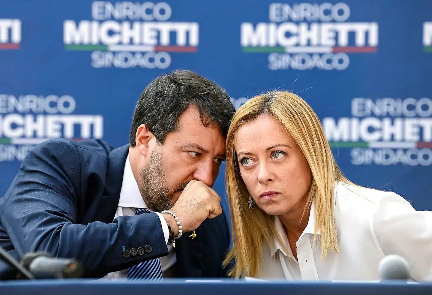 Lega-lederen Matteo Salvini har spillet sine og den italienske højrefløjs kort ualmindelig dårligt under den seneste uges afstemninger. Giorgia Meloni fra Fratelli d'Italia er rasende og lagde lørdag op til at bryde ud af valgalliancen mellem de to partier og Silvio Berlusconis Forza Italia.