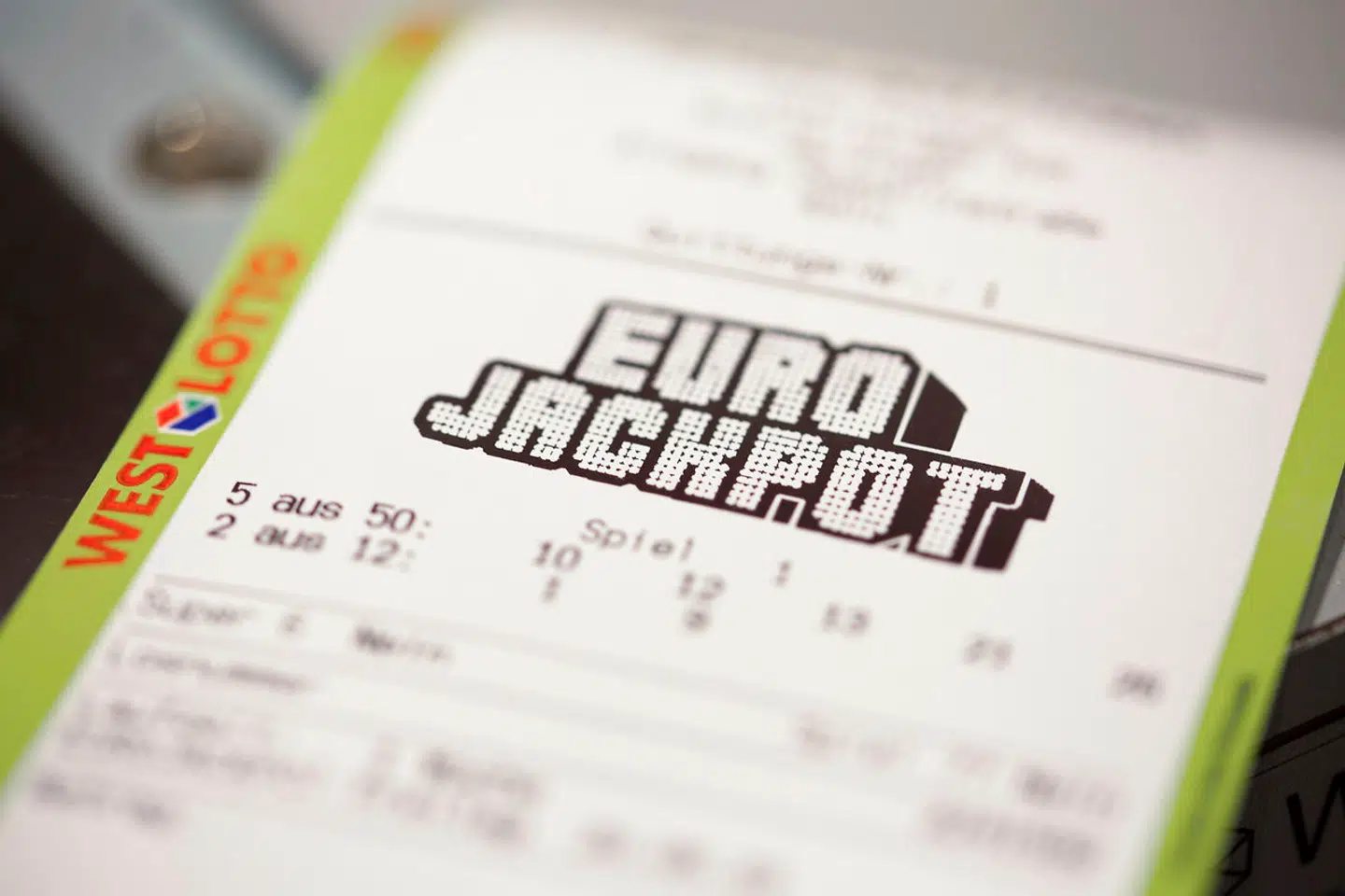 Det er både spillere i Finland, Tyskland, Italien, Spanien, Sverige, Danmark og mange flere lande, der er med i kampen om de gigantiske puljer i Eurojackpot.