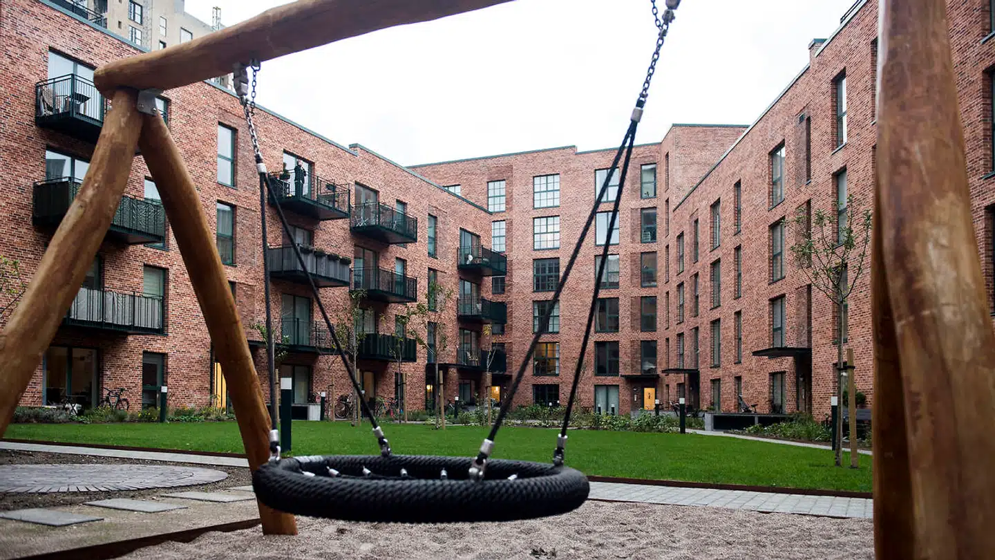 Hvor meget betaler du i grundskyld? Nye tal fra Danmarks Statistik viser, at den gennemsnitlige grundskyld pr. ejerbolig er højest i Rudersdal, Hørsholm og Lyngby-Taarbæk kommuner. Det viser nye tal fra Danmarks Statistik. Med ejerbolig menes en-, to- og tre-familiehuse samt ejerlejligheder og sommerhuse.