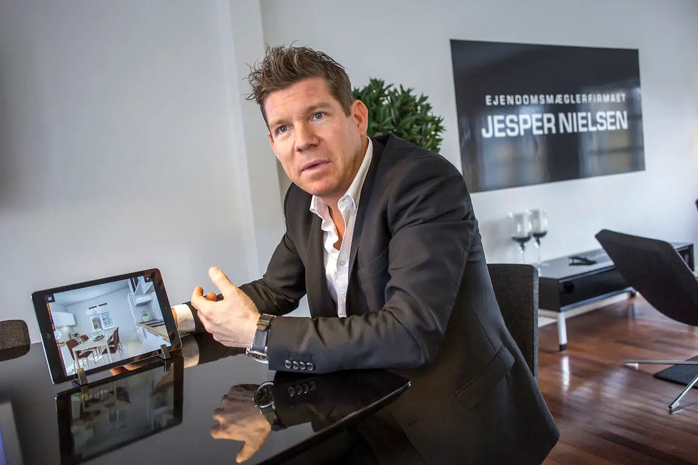 Det fremgår nu af CVR-registret, at mæglerkæden, der indtil for nylig hed Jesper Nielsen Franchisegiver A/S, har skiftet navn.