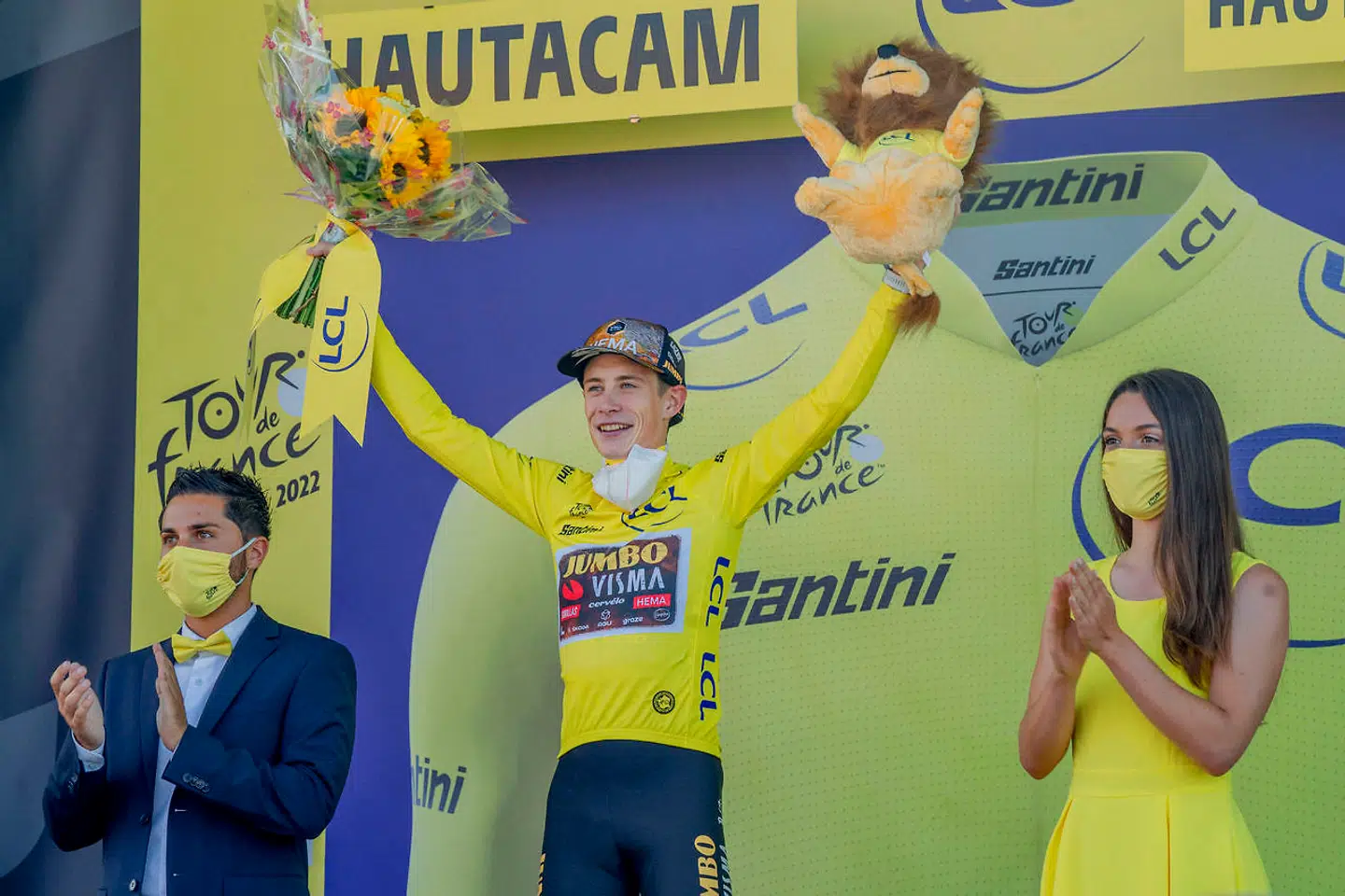 På toppen af Hautacam, hvor skyerne næsten når jorden, gjorde Jonas Vingegaard bjerget dansk igen. Og nu har han kurs direkte mod stjernerne.