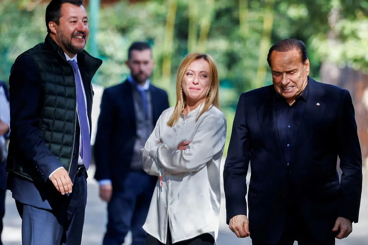 Lederen af postfascistiske Giorgia Meloni, her flankeret af sine koalitionspartnere Matteo Salvini og Silvio Berlusconi, er den eneste klare vinder efter en dramatisk dag i italiensk politik.