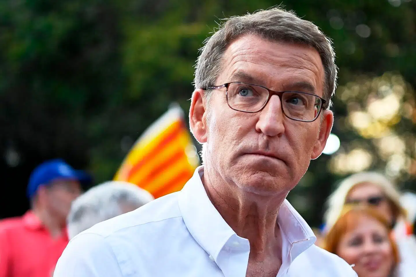 Den konservative storfavorit, Alberto Núñez Feijóo, er kort før søndagens spanske parlamentsvalg kommet i modvind. Hans venskab med en narkoboss i 1990erne var ganske vist velkendt, men kan man have en premierminister med så blakket en fortid?