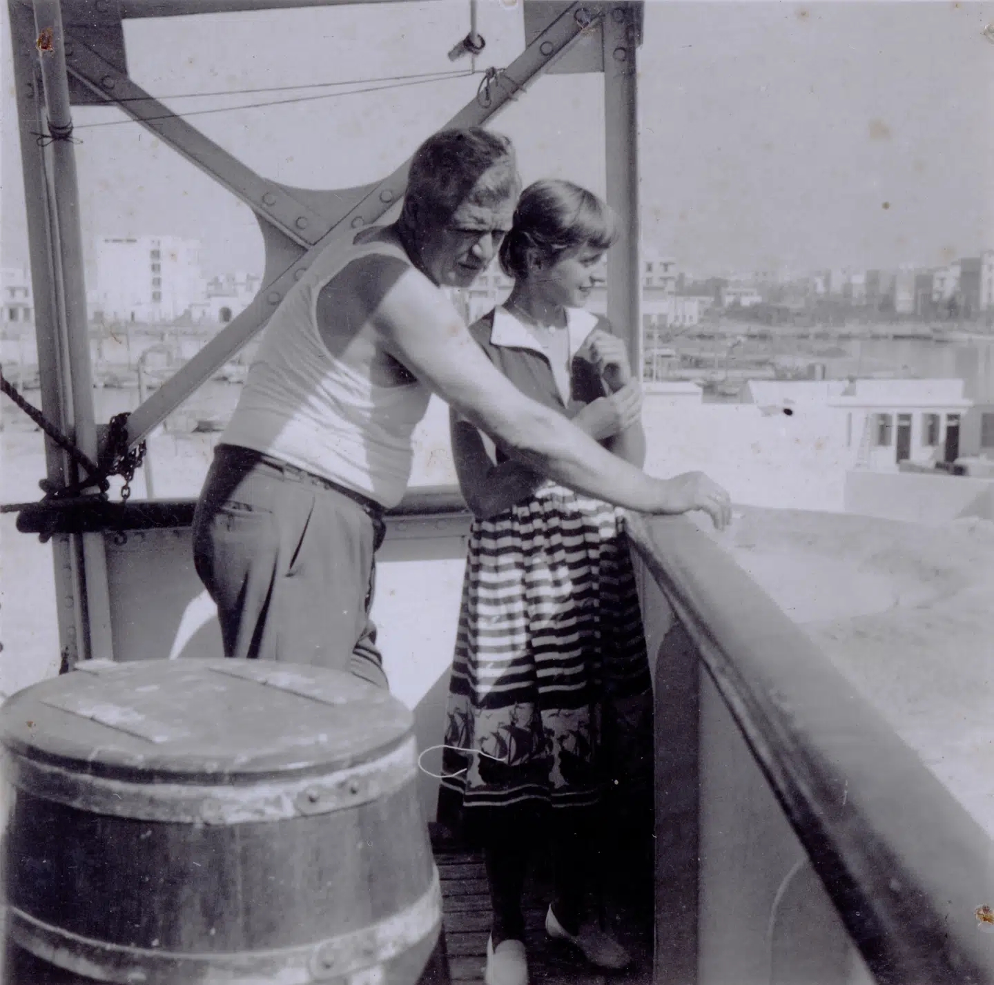 Skibskaptajn Knud Goth sammen med sin datter. Foto: Simon Bangs privatarkiv