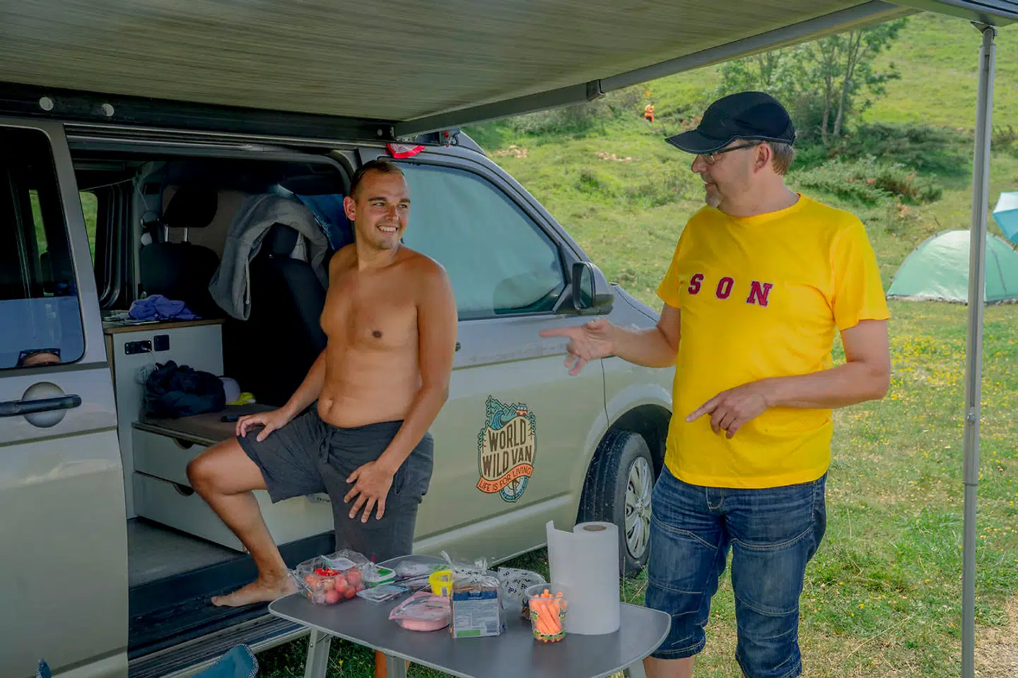 Malthe Riegels og Mikkel Riegels Mortensen er rejst fra henholdvis Søborg og Farum for at holde far og søn-ferie – og for at se Tour de France.