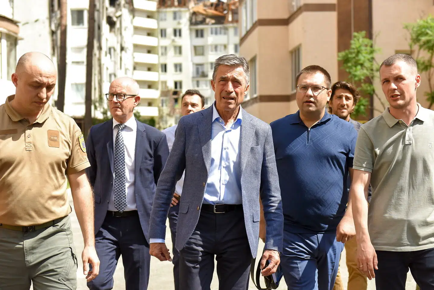 Forhenværende generalsekretær i NATO Anders Fogh Rasmussen retter en hård kritik af den franske præsident Emmanuel Macrons håndtering af krigen mellem Rusland og Ukraine. Den tidligere statsminister har været ivrigt engageret i krigen og besøgte Ukraine i starten af juli.