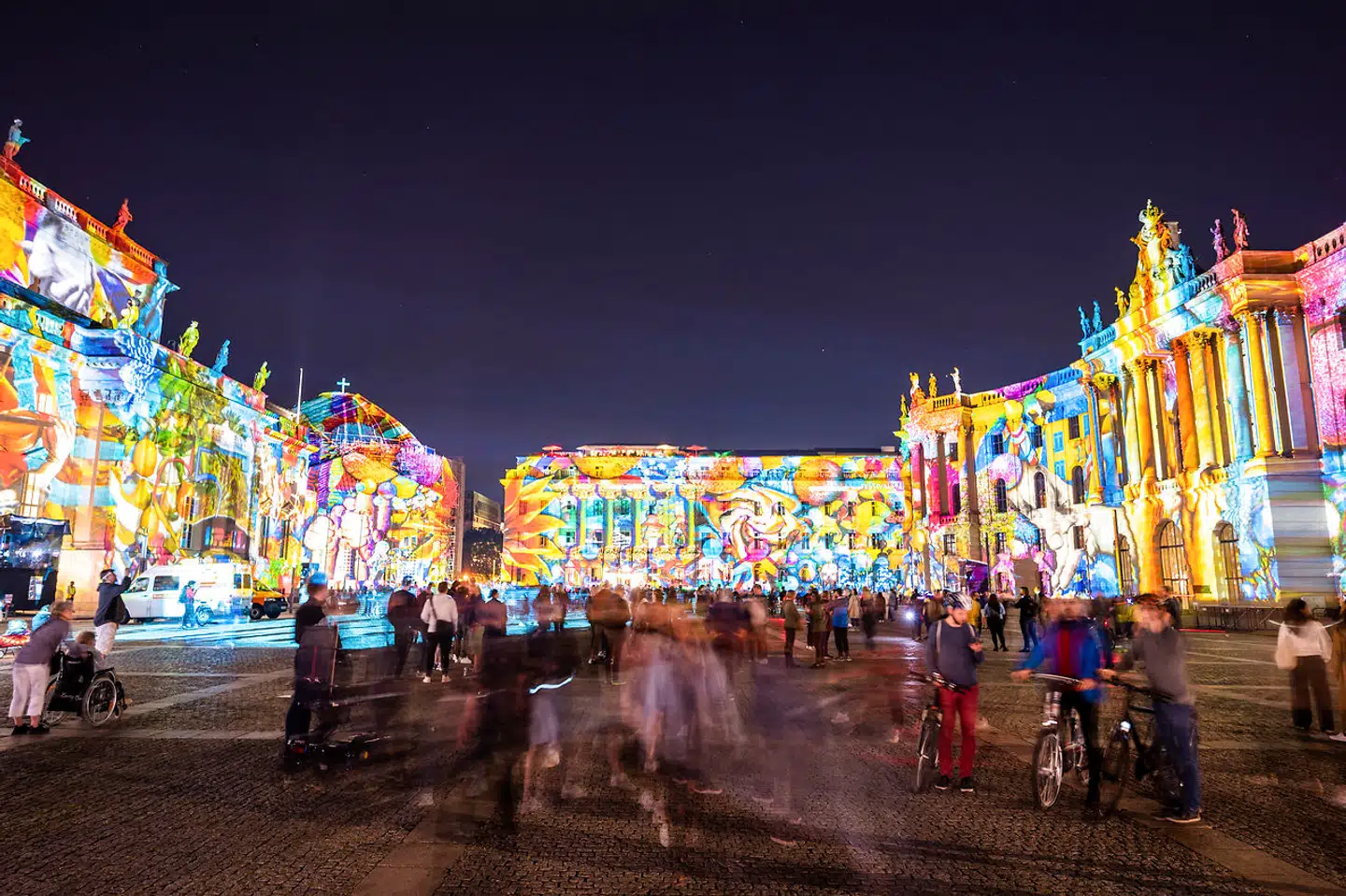 Humboldt universitetet i Berlin fotograferet under en lysfestival i 2020.