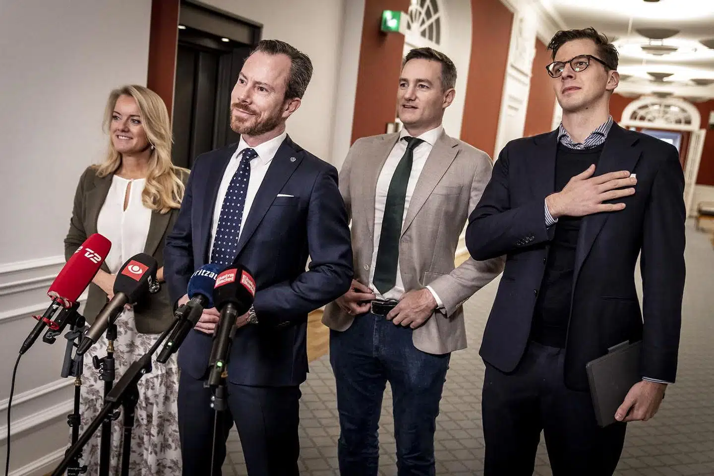 »Dyrkelsen af lederfigurer på egen fløj og hadet til individuelle politikere på den modsatte fløj er to mekanismer, der gensidigt forstærker hinanden i en vekselvirkning af stort set substansløse angreb og forsvar,« skriver Johanne Thorup Dalgaard.